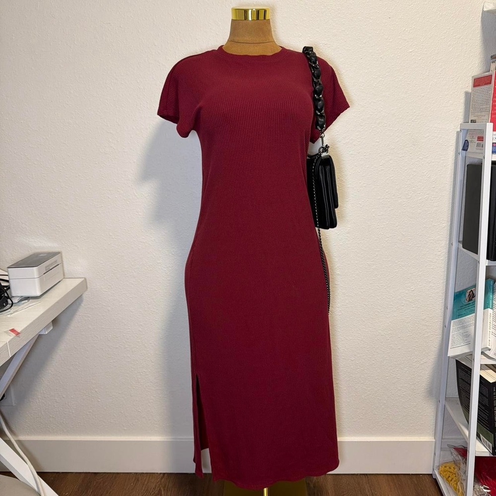burgundy maxi dress with slit